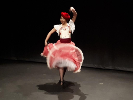 Una de les actuacions de dansa espanyola, a càrrec d'una alumna del CPD