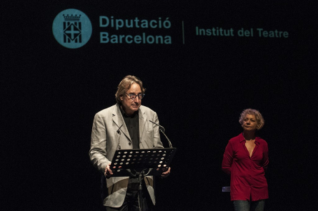 Puyo i Puigcorbé, adreçant-se a la comunitat de l'Institut del Teatre