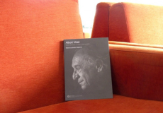 Llibre sobre la trajectòria de l'artista Albert Vidal