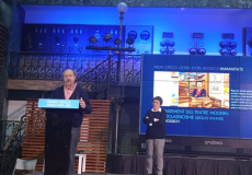 Albert Rossichrecollint el Premi Crítica Serra d'Or