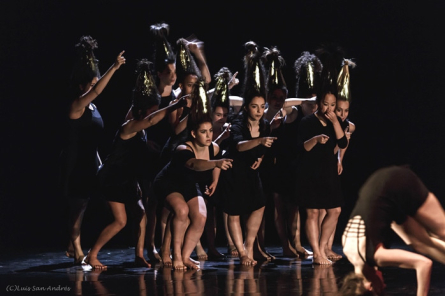 Alumnes CPD de dansa contemporània. Fotografia: Luis San Andrés