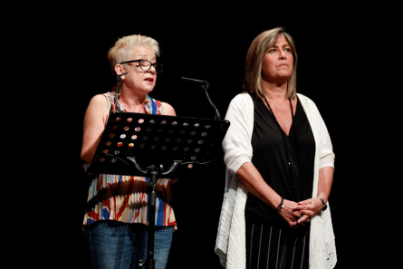 La directora de l'Institut del Teatre, Magda Puyo (esquerra) durant la seva intervenció. Fotografia: Pau Fabregat