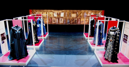 Intal·lació dels vestits de Montserrat Caballé al Teatre Estudi el passat 2020
