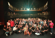 Foto de grup dels premiats a la gala dels Premis Barcelona Teatre 2024