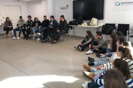 Primera sessió introductòria entre l'alumnat del CPD i els pacients de l'Institut Guttmann. Foto: Institut Guttmann