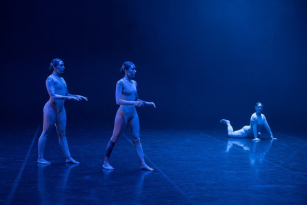 «Inferus», coreografia de Gisela Riba guanyadora del Premi de Dansa de l'Institut del Teatre 2024. Fotografia: Anna Fàbrega