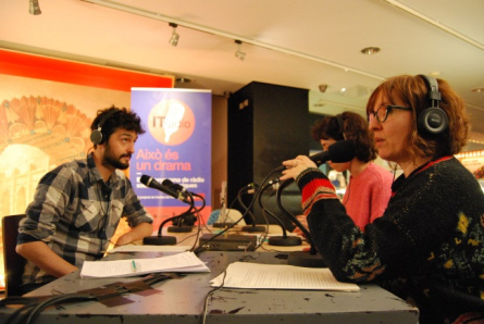IT Ràdio, lectura d'una de les dramatúrgies durant el programa Això és un Drama el 2019