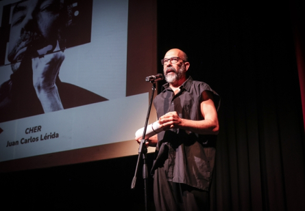 Juan Carlos Lérida durant la recollida del premi. Fotografia: Recomana