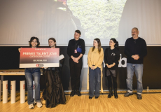 Les alumens Montse Escolano i Marcel Puigvi de l'Institut del Teatre recullen el premi Talent Jove per la instal·lació "Parc Nacional de Catalunya"