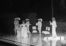 "El Misantrop" al Grec, representada l'any 1982 amb direcció de Fabià Puigserver. Imatge de Pau Barceló del MAE