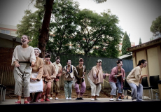 Actuació de La Tremenda Companyia al Pavelló Municipal de Montbau el 2021