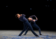 Lo que no se ve, coreografia de Gustavo Ramírez per a IT Dansa. Fotografia: Anna Fàbrega