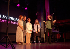 Susana Pérez en el moment de recollir el premi. Imatge de Nora Baylach