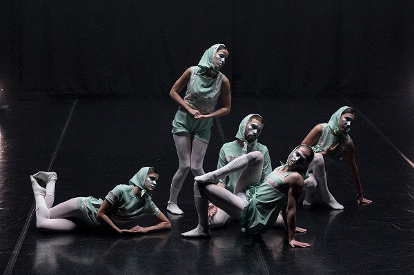 The weak side, coreografia guanyadora del Premi de Dansa de l'Institut del Teatre 2022. Fotografia: Jordi Vidal