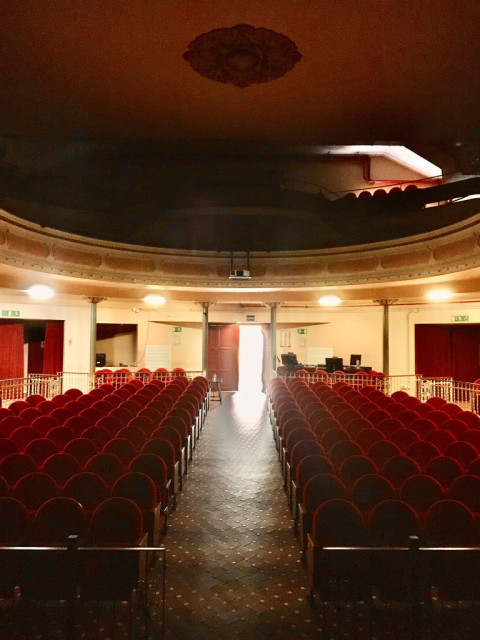 2 St Vicenc Sarria - Platea vista des de l'escenari.jpeg