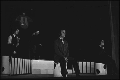 El cercle de guix caucasià. Teatre Romea, 25 de febrer de 1968. ©Pau Barceló. MAE. Institut del Teatre.