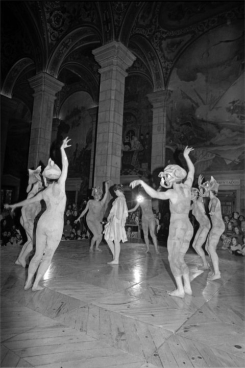 Ballet Contemporani de Barcelona. Actuació al Palau de la Generalitat. ©Pau Barceló. MAE. Institut del Teatre.